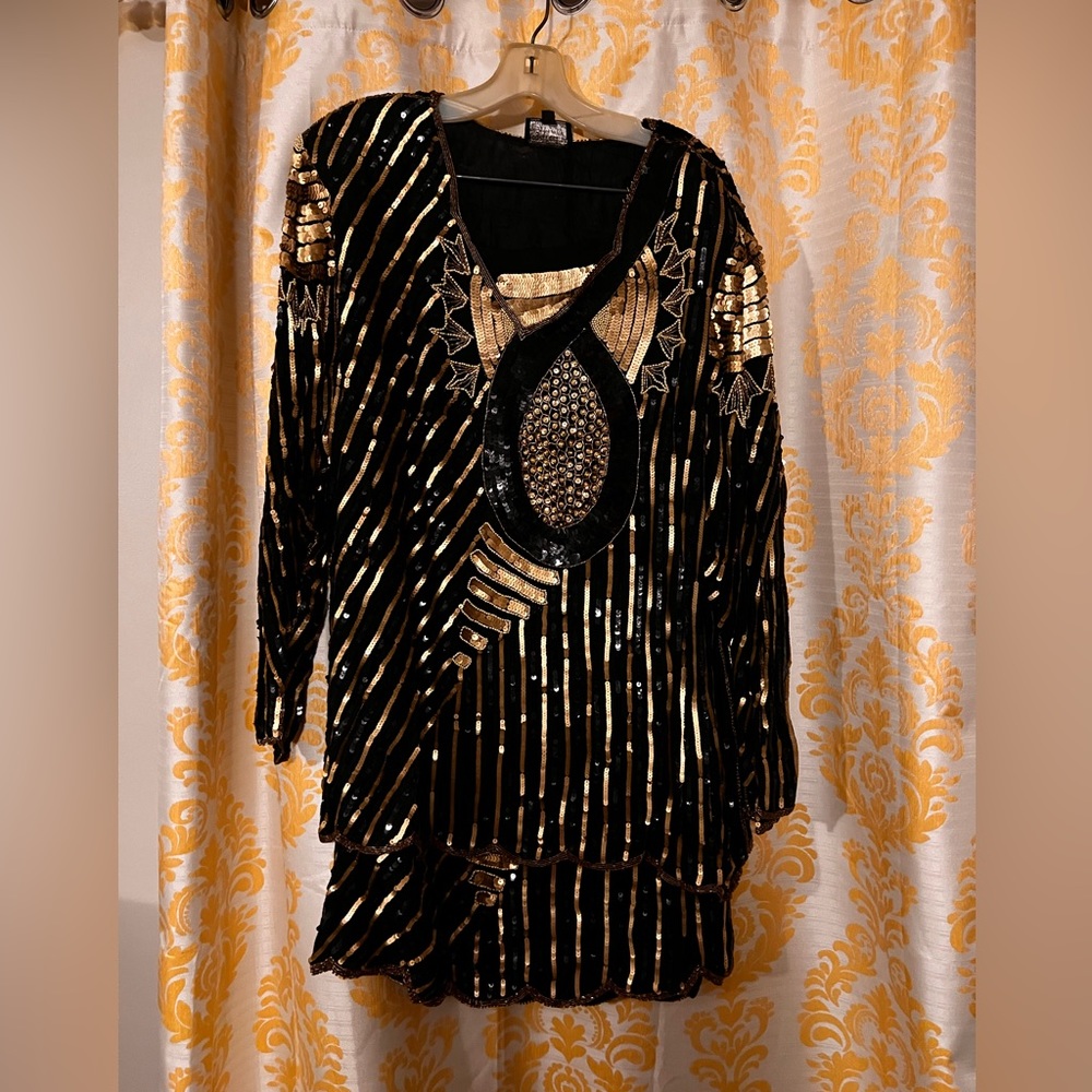 Black and Gold Sequined Long-Sleeve Evening Dress